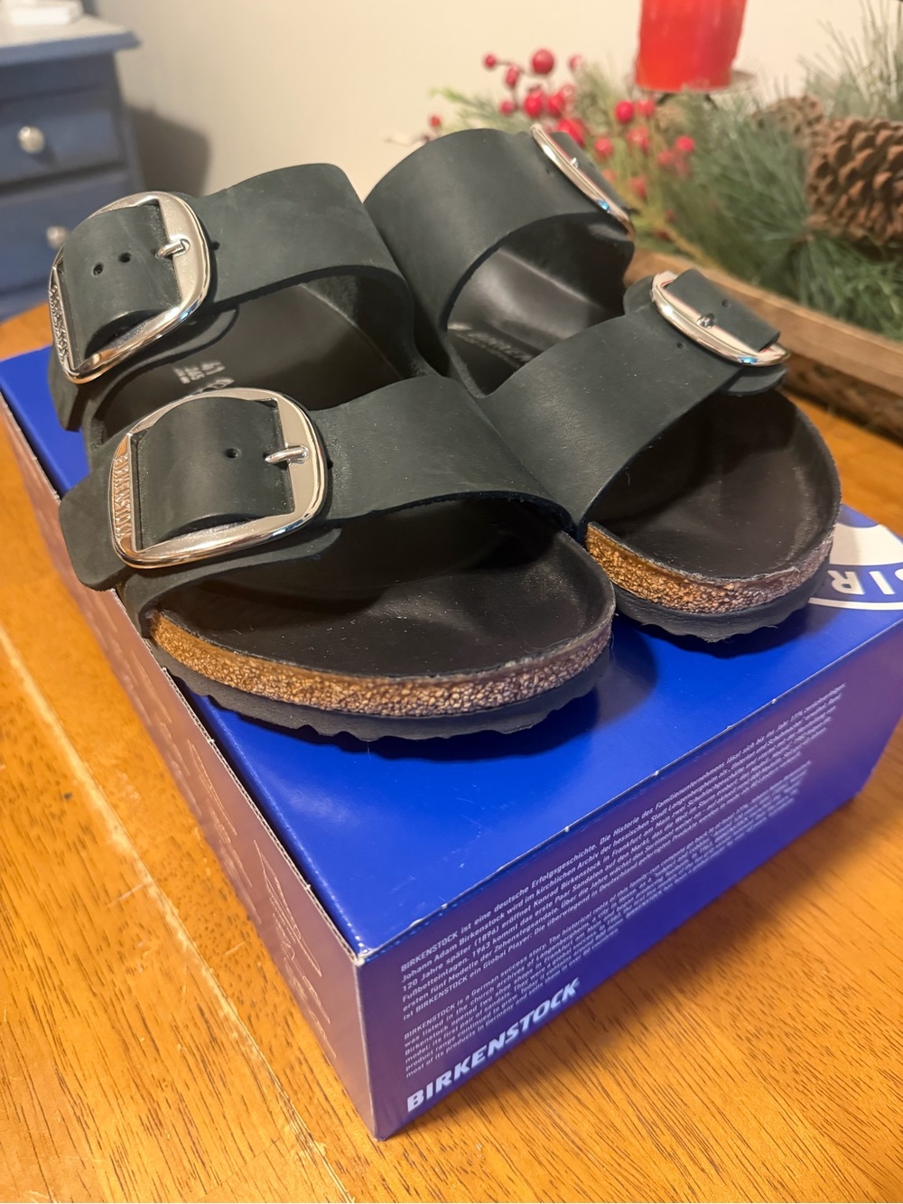 *Like New* Birkenstock Arizona Big Buckle Sandal - Black Oiled Leather
